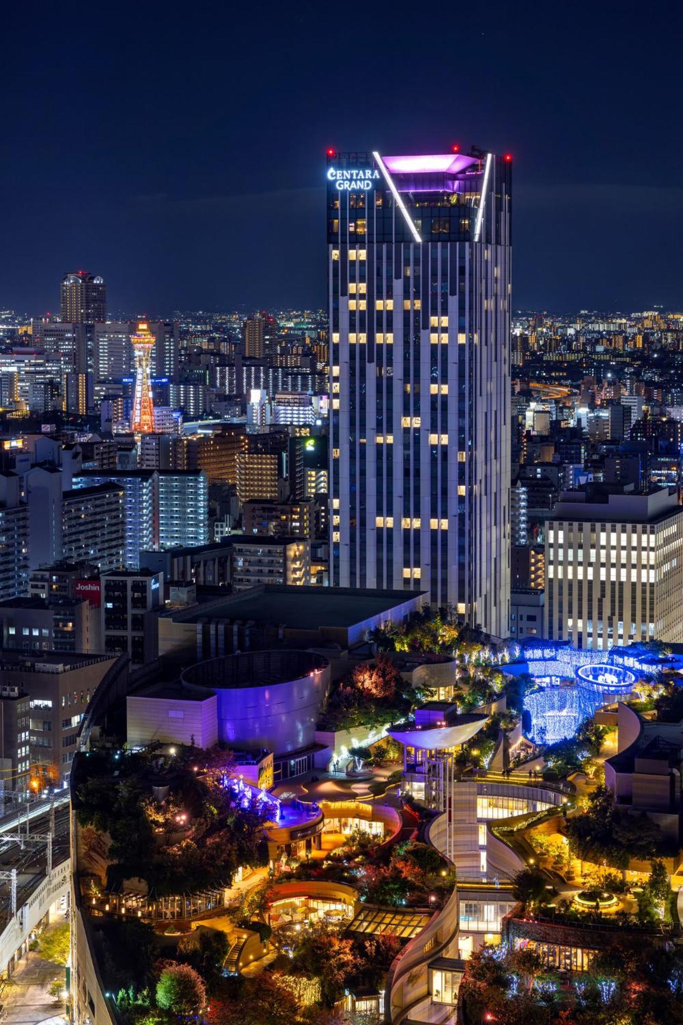 Centara Grand Hotel Osaka Exterior foto The hotel at night